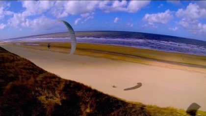 PLAYING around the beach - extreme low paragliding - HD