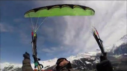 Acro paragliding above the tops of Verbier ....